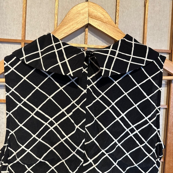 Cowl Neck Check Pattern Sleeveless Blouse - Picture 5 of 11